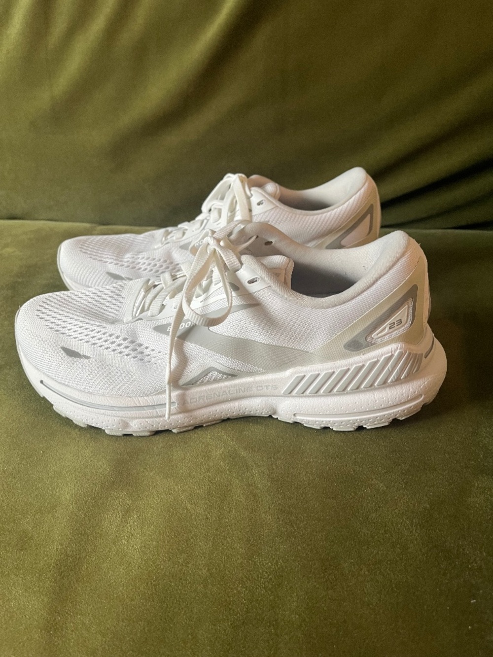 Brooks Adrenaline GTS 23 Women’s Size 9 White Running Sneakers